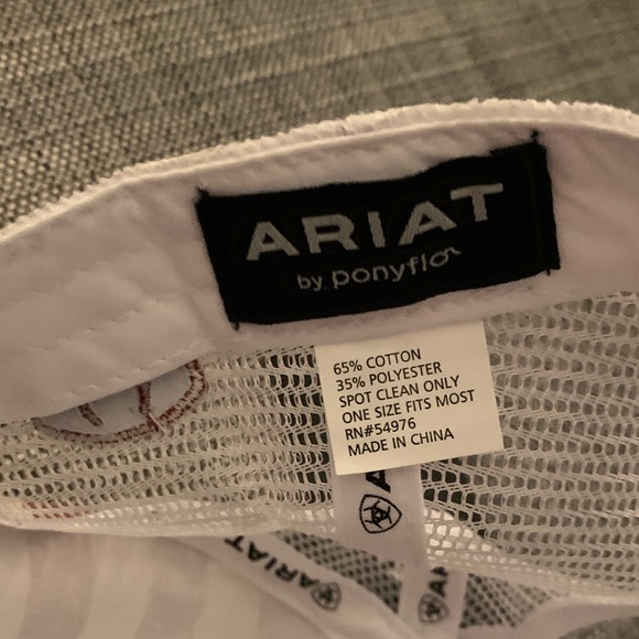 Ariat Women’s USA Stars and Stripes NWT Patriotic “Ponyflo” Cap - Picture 6 of 10